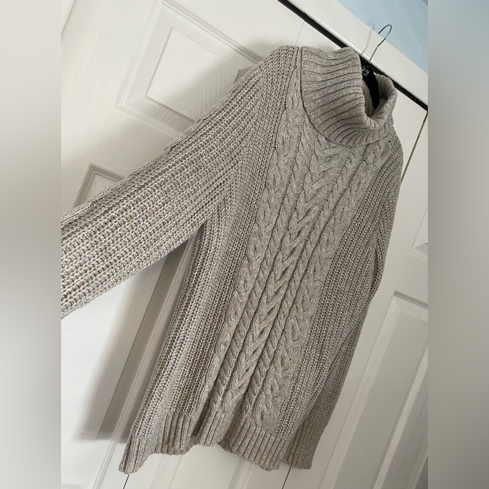 Gap turtle neck cable knit sweater. XL.